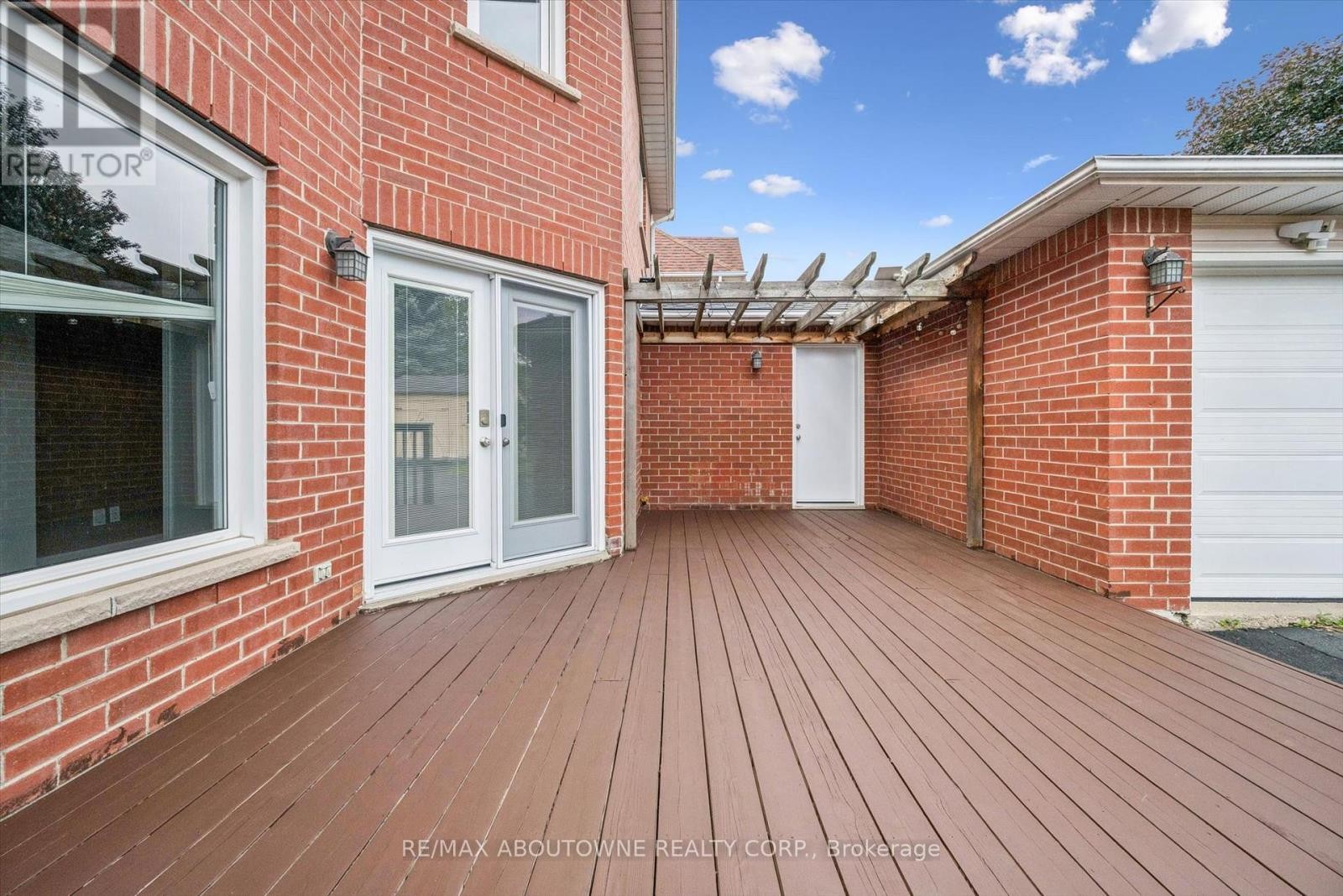 












2456 SIXTH LINE

,
Oakville (RO River Oaks),




Ontario
L6H5Z8

