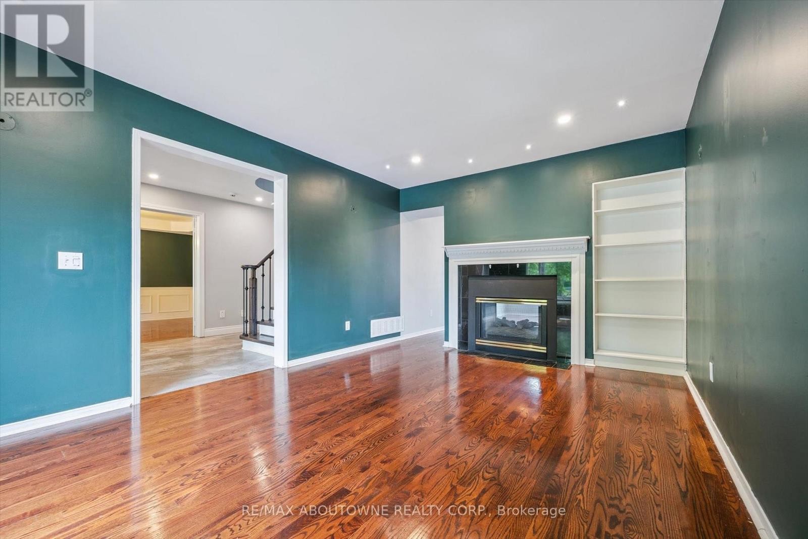 












2456 SIXTH LINE

,
Oakville (RO River Oaks),




Ontario
L6H5Z8

