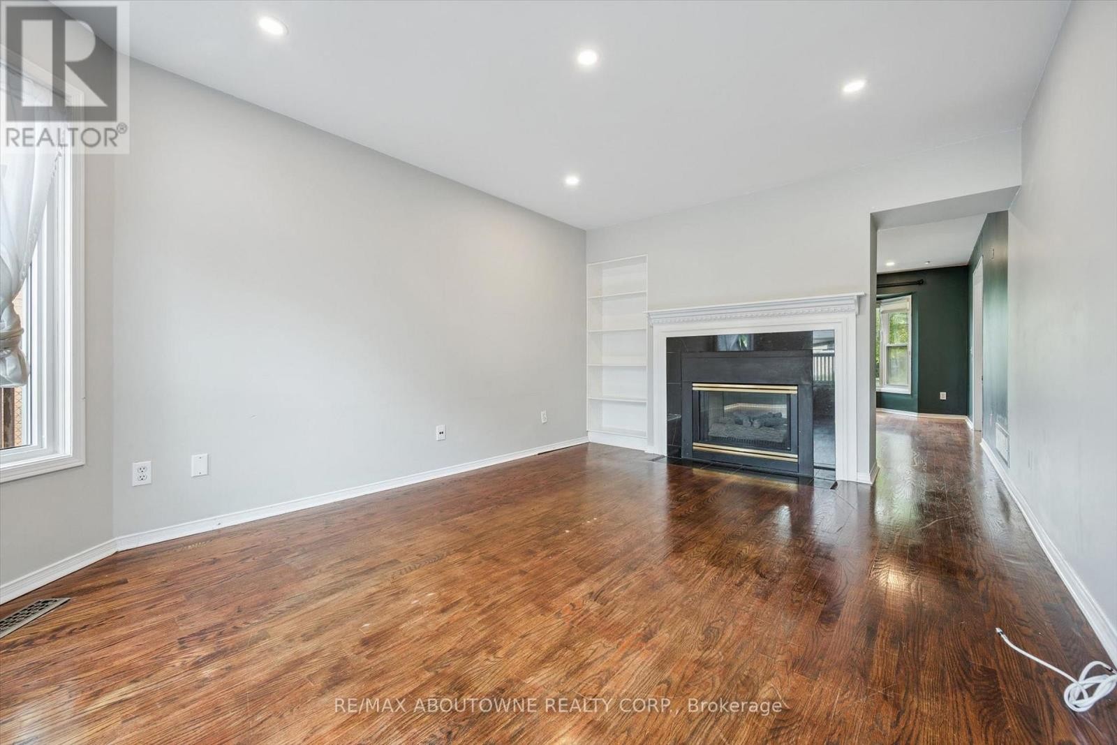 












2456 SIXTH LINE

,
Oakville (RO River Oaks),




Ontario
L6H5Z8

