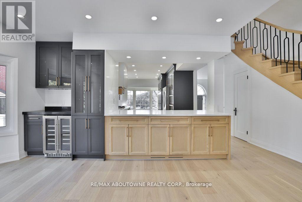 












63 TRADEWIND DRIVE

,
Oakville (BR Bronte),




Ontario
L6L6K8

