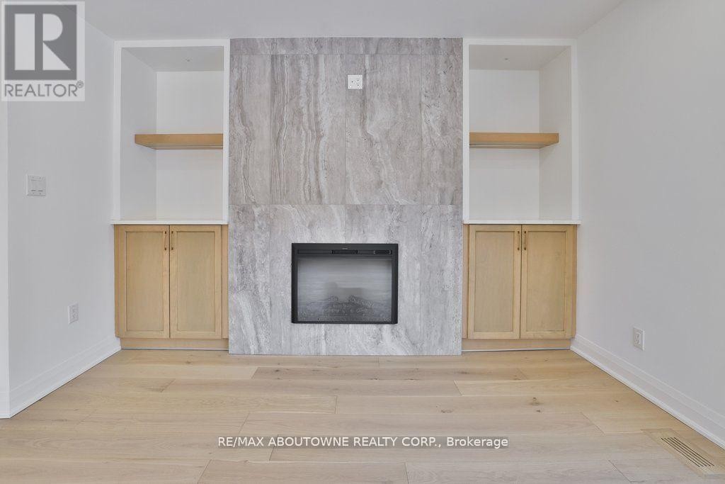 












63 TRADEWIND DRIVE

,
Oakville (BR Bronte),




Ontario
L6L6K8

