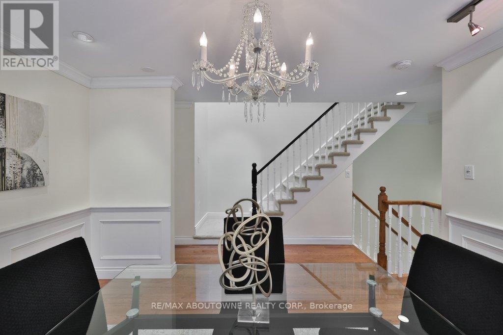 












86 FORSYTHE STREET

,
Oakville (CO Central),




Ontario
L6K3J8

