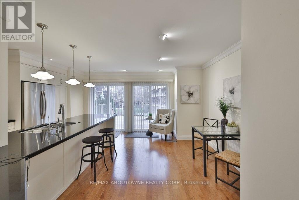 












86 FORSYTHE STREET

,
Oakville (CO Central),




Ontario
L6K3J8

