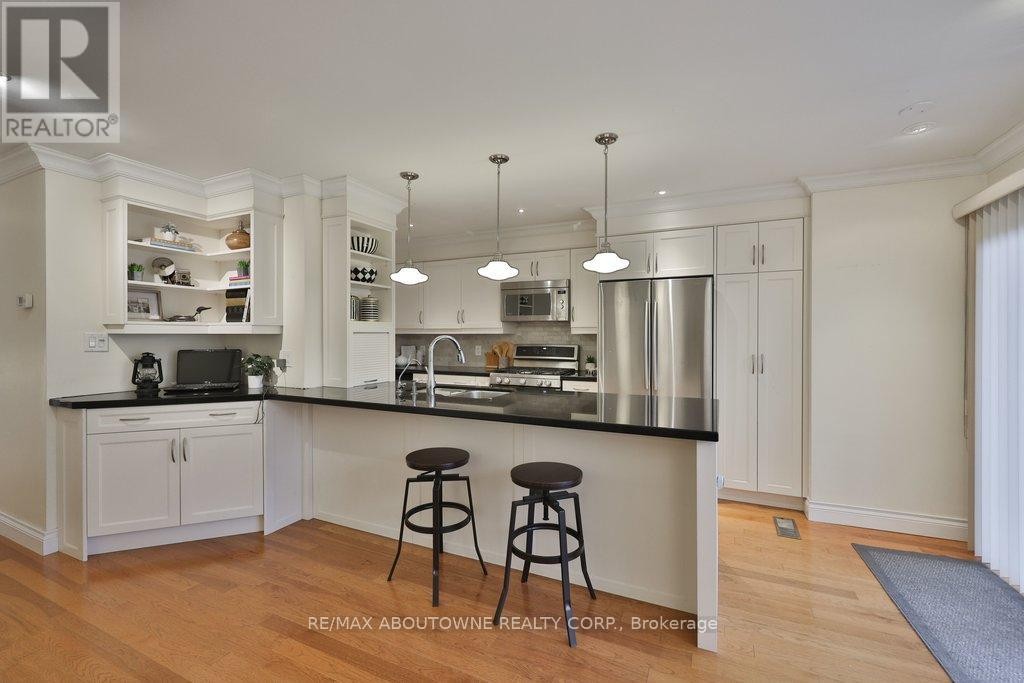 












86 FORSYTHE STREET

,
Oakville (CO Central),




Ontario
L6K3J8


