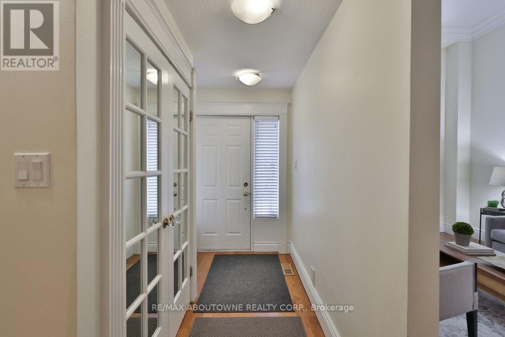












86 FORSYTHE STREET

,
Oakville (CO Central),




Ontario
L6K3J8

