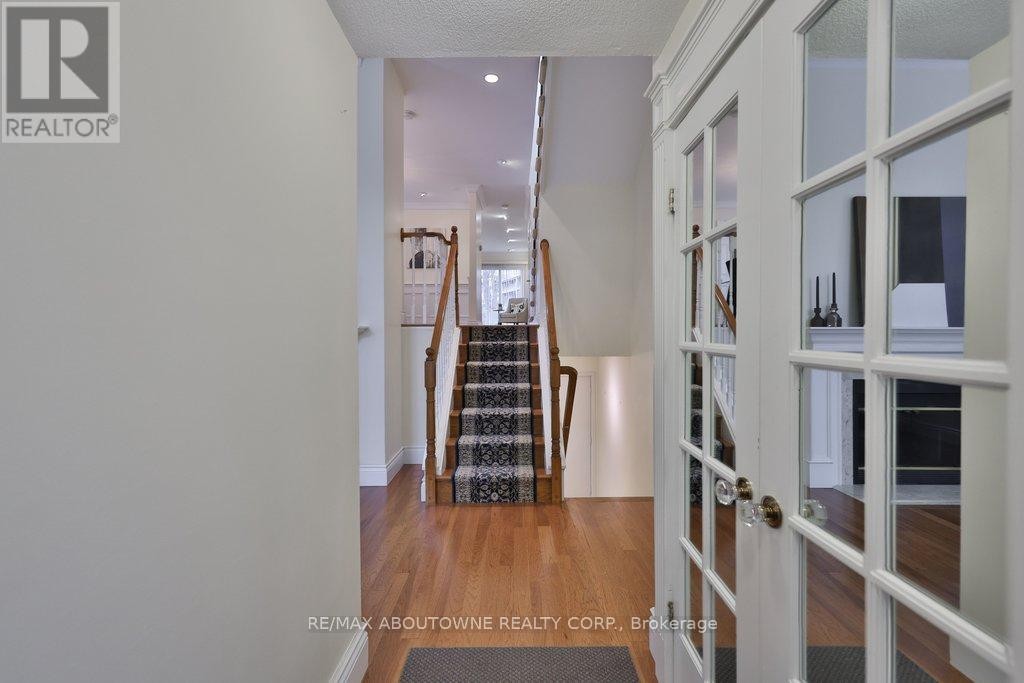 












86 FORSYTHE STREET

,
Oakville (CO Central),




Ontario
L6K3J8

