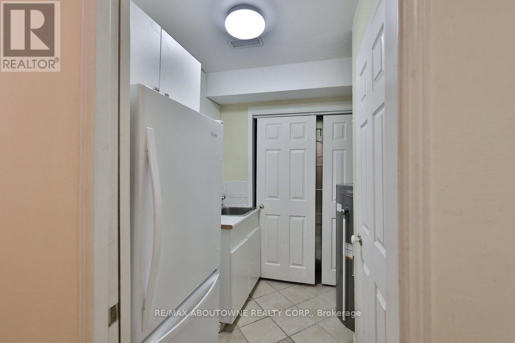 












86 FORSYTHE STREET

,
Oakville (CO Central),




Ontario
L6K3J8

