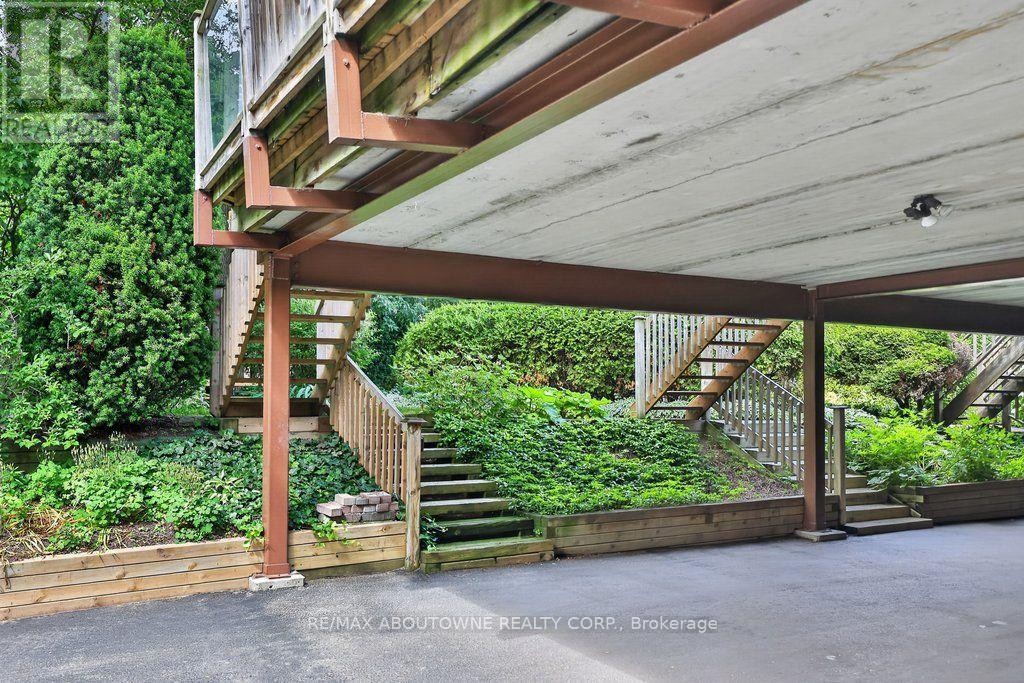 












86 FORSYTHE STREET

,
Oakville (CO Central),




Ontario
L6K3J8

