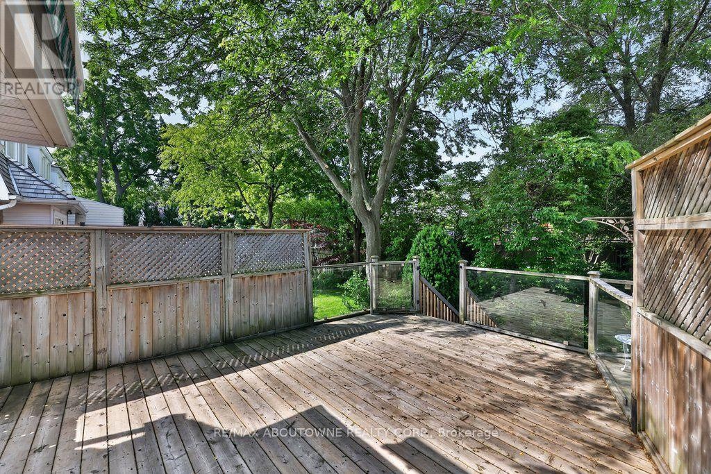 












86 FORSYTHE STREET

,
Oakville (CO Central),




Ontario
L6K3J8

