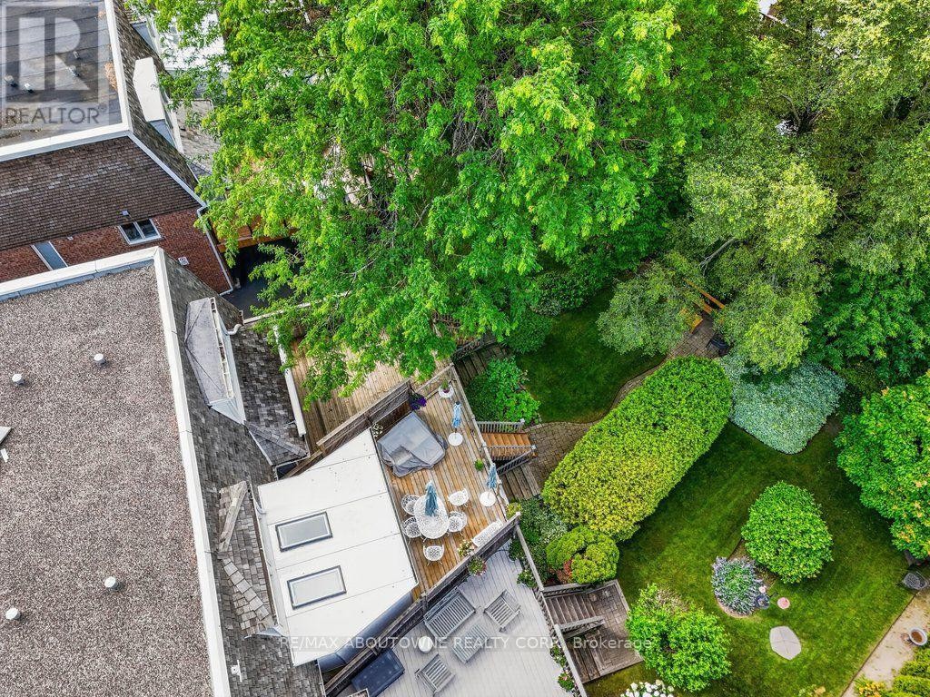 












86 FORSYTHE STREET

,
Oakville (CO Central),




Ontario
L6K3J8

