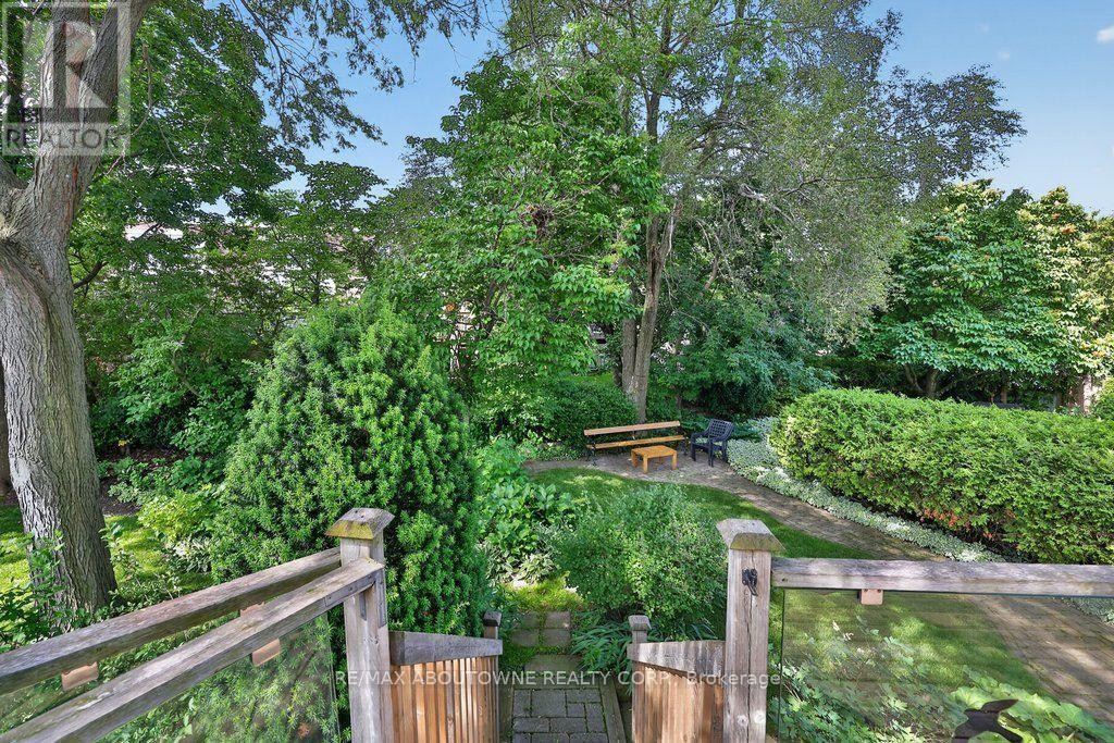 












86 FORSYTHE STREET

,
Oakville (CO Central),




Ontario
L6K3J8

