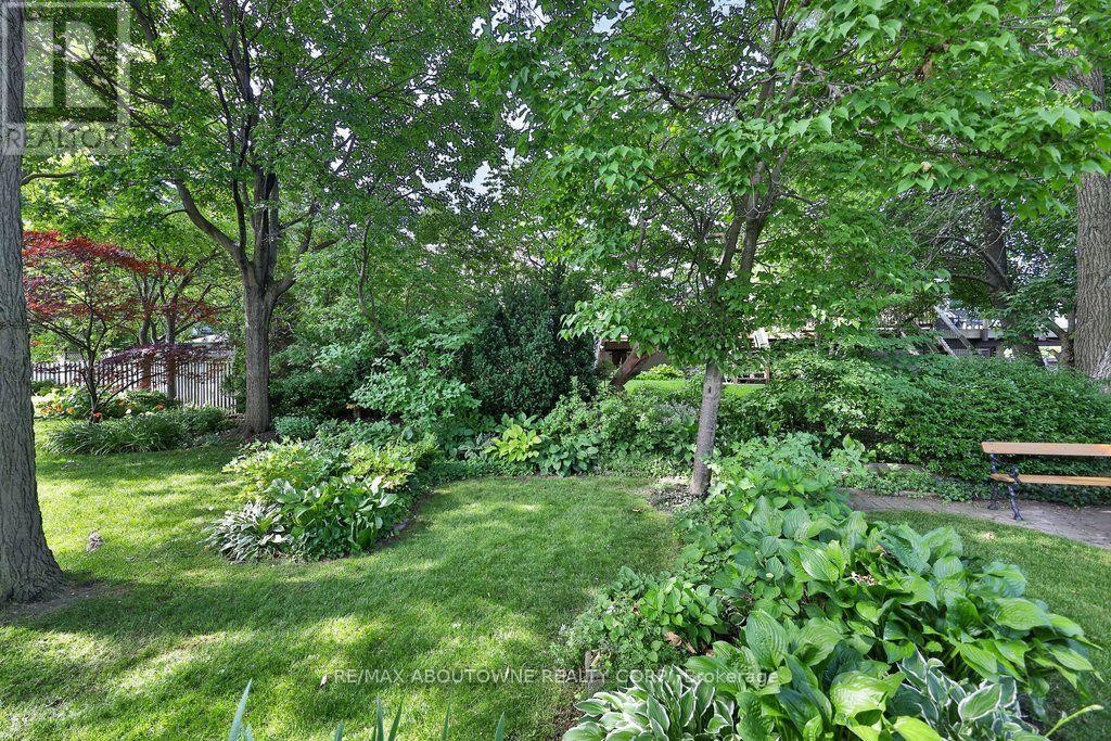 












86 FORSYTHE STREET

,
Oakville (CO Central),




Ontario
L6K3J8

