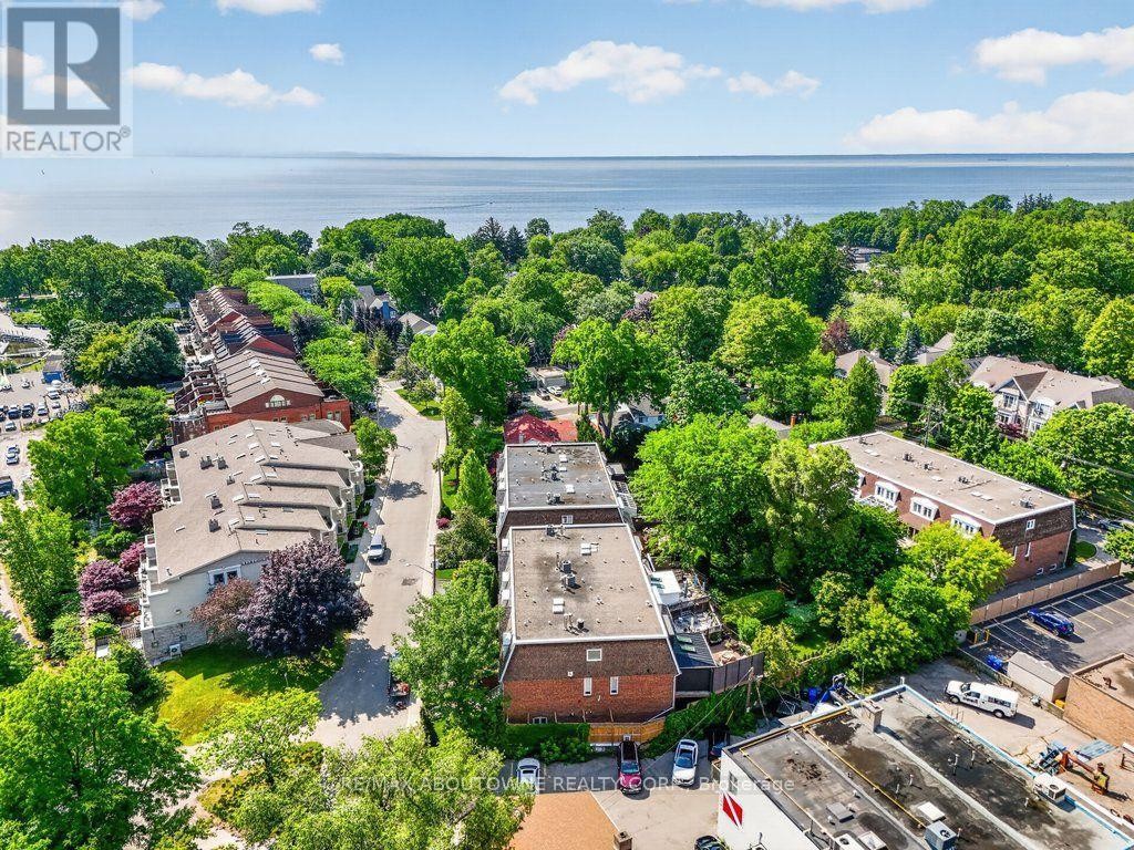 












86 FORSYTHE STREET

,
Oakville (CO Central),




Ontario
L6K3J8

