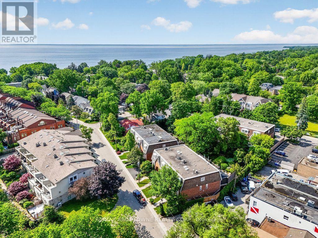 












86 FORSYTHE STREET

,
Oakville (CO Central),




Ontario
L6K3J8


