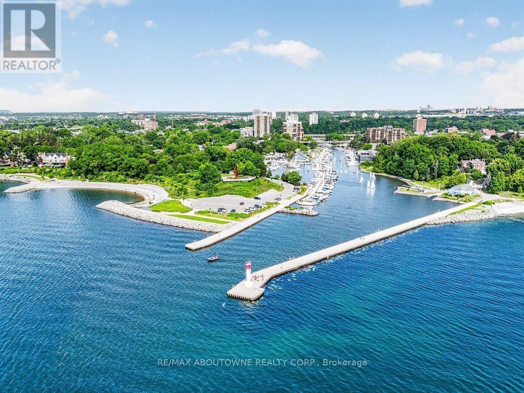 












86 FORSYTHE STREET

,
Oakville (CO Central),




Ontario
L6K3J8

