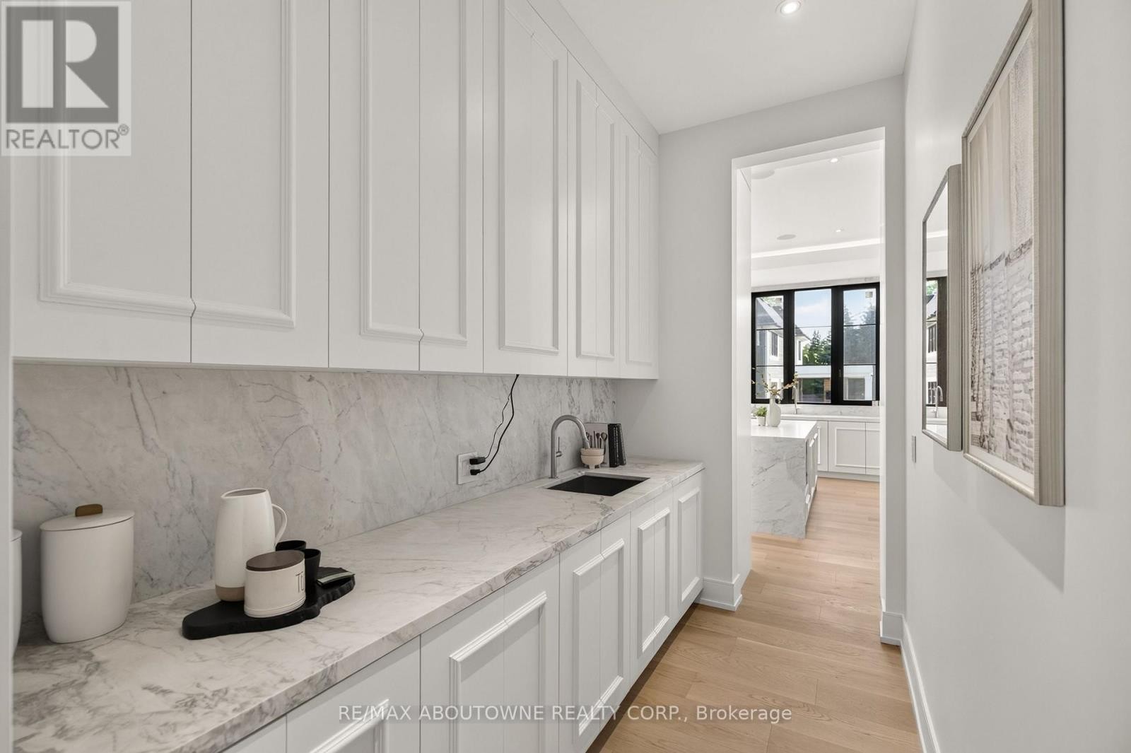 












146 THIRD LINE

,
Oakville (BR Bronte),




Ontario
L6L3Z8

