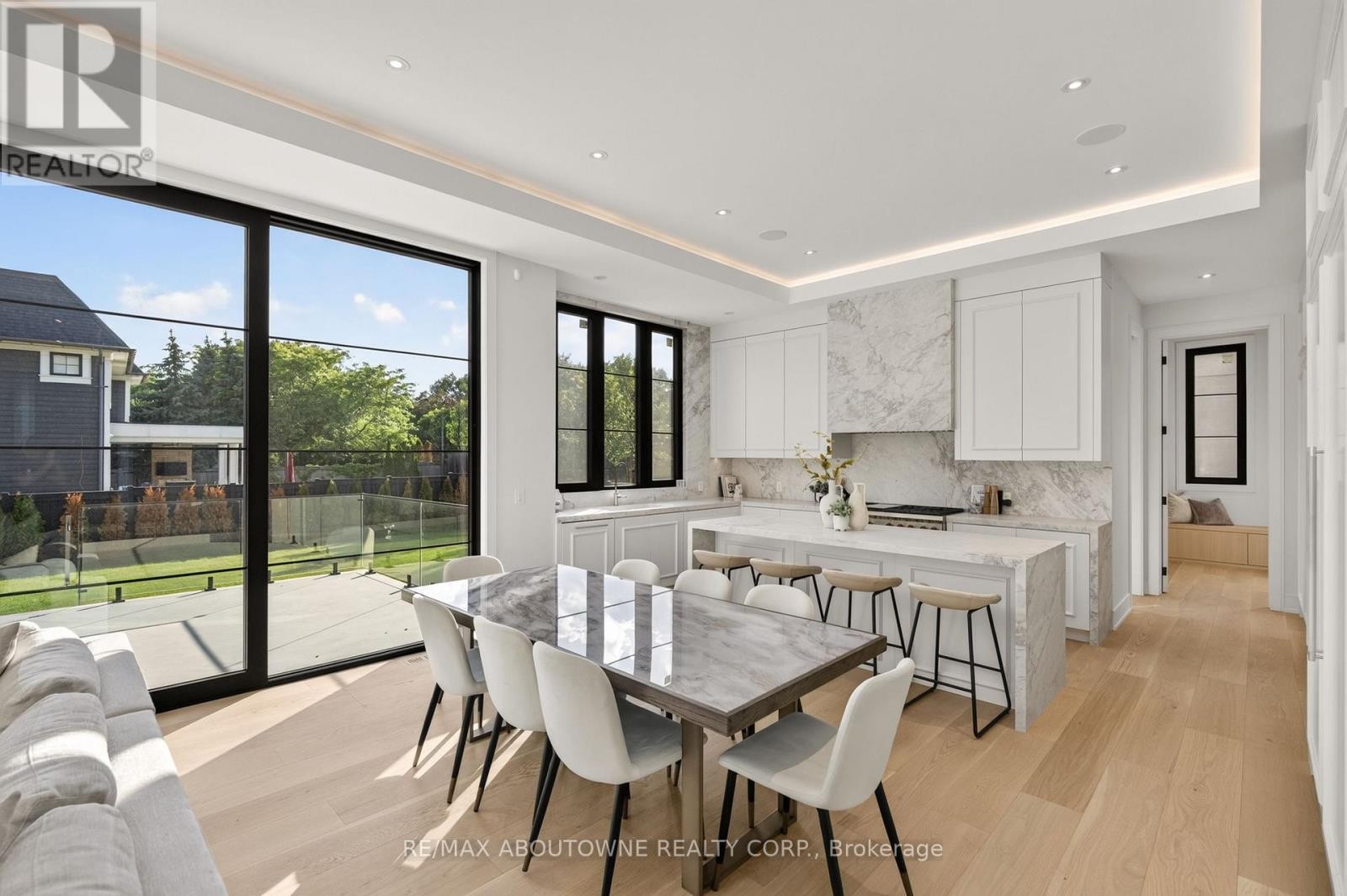 












146 THIRD LINE

,
Oakville (BR Bronte),




Ontario
L6L3Z8

