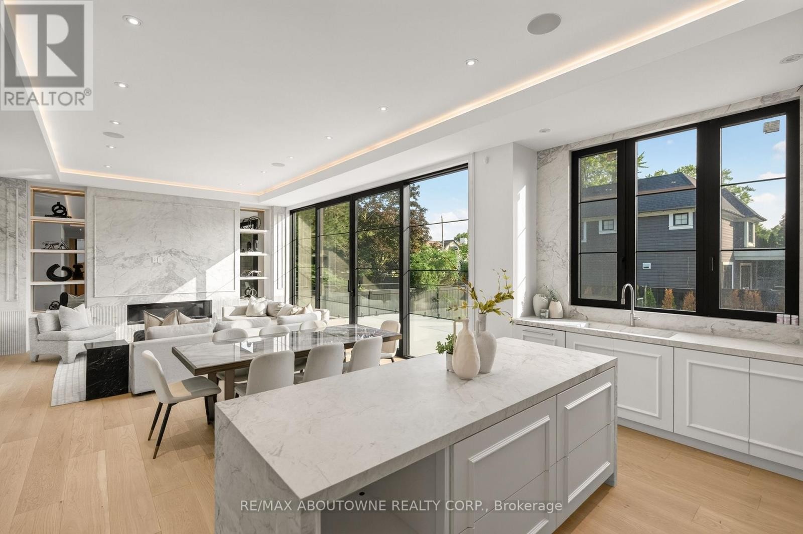 












146 THIRD LINE

,
Oakville (BR Bronte),




Ontario
L6L3Z8


