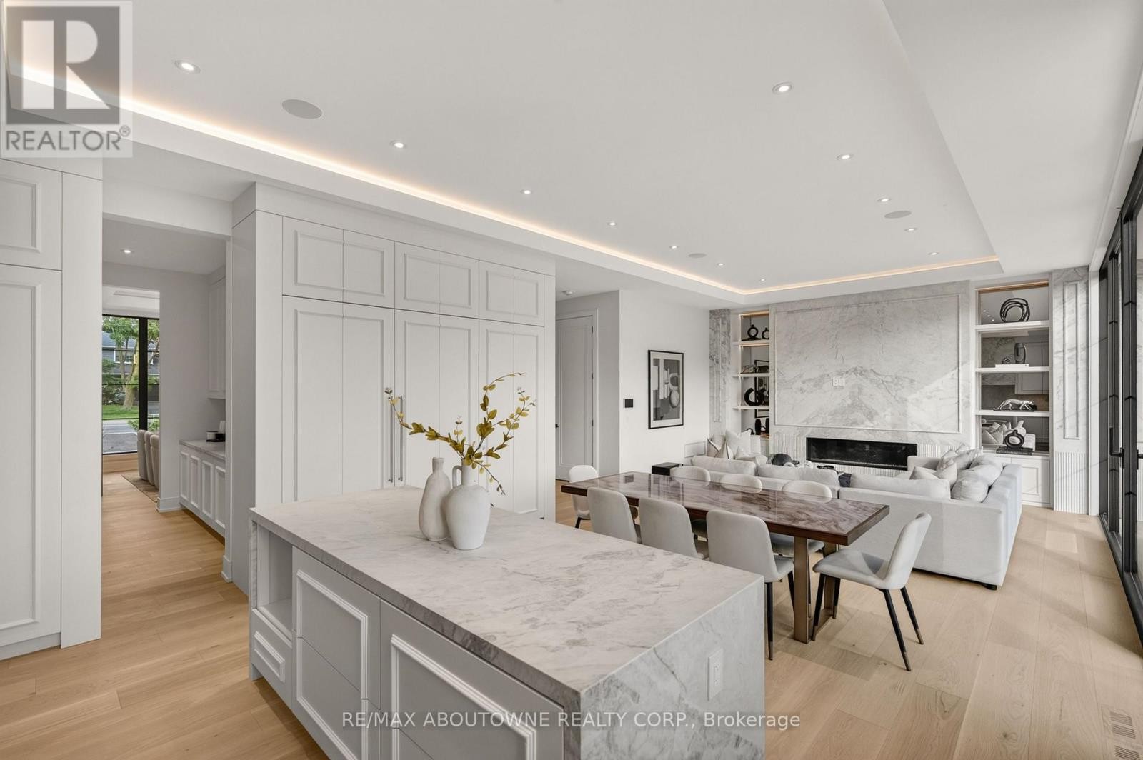 












146 THIRD LINE

,
Oakville (BR Bronte),




Ontario
L6L3Z8

