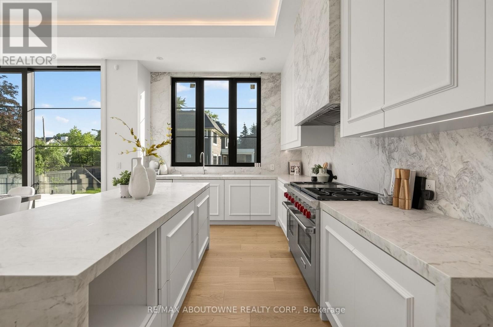 












146 THIRD LINE

,
Oakville (BR Bronte),




Ontario
L6L3Z8

