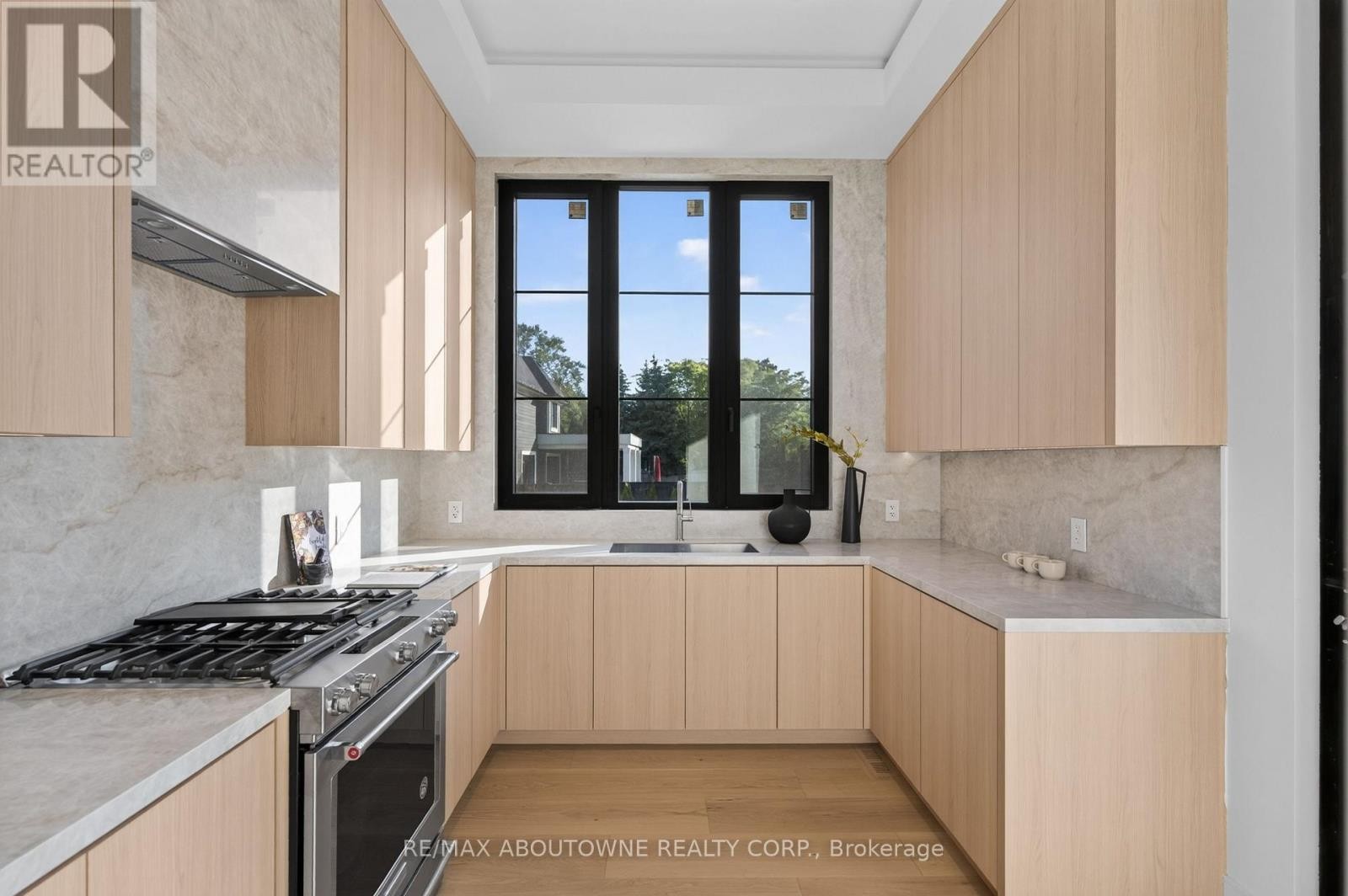 












146 THIRD LINE

,
Oakville (BR Bronte),




Ontario
L6L3Z8

