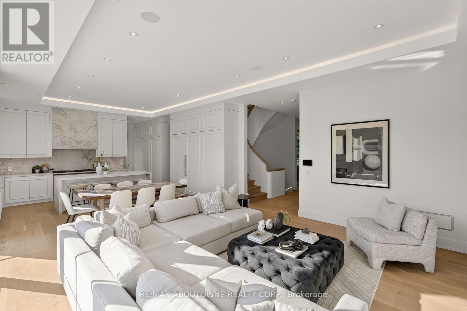 












146 THIRD LINE

,
Oakville (BR Bronte),




Ontario
L6L3Z8

