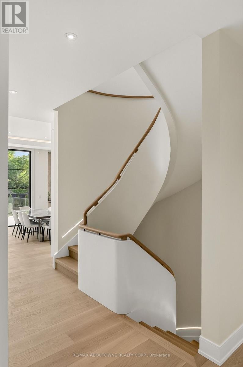 












146 THIRD LINE

,
Oakville (BR Bronte),




Ontario
L6L3Z8

