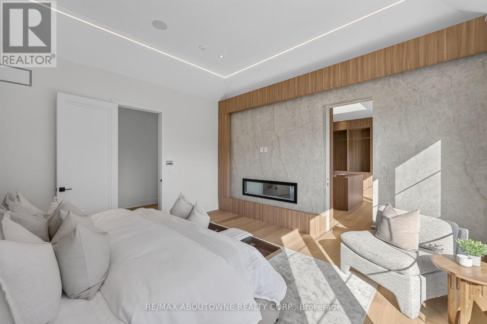 












146 THIRD LINE

,
Oakville (BR Bronte),




Ontario
L6L3Z8

