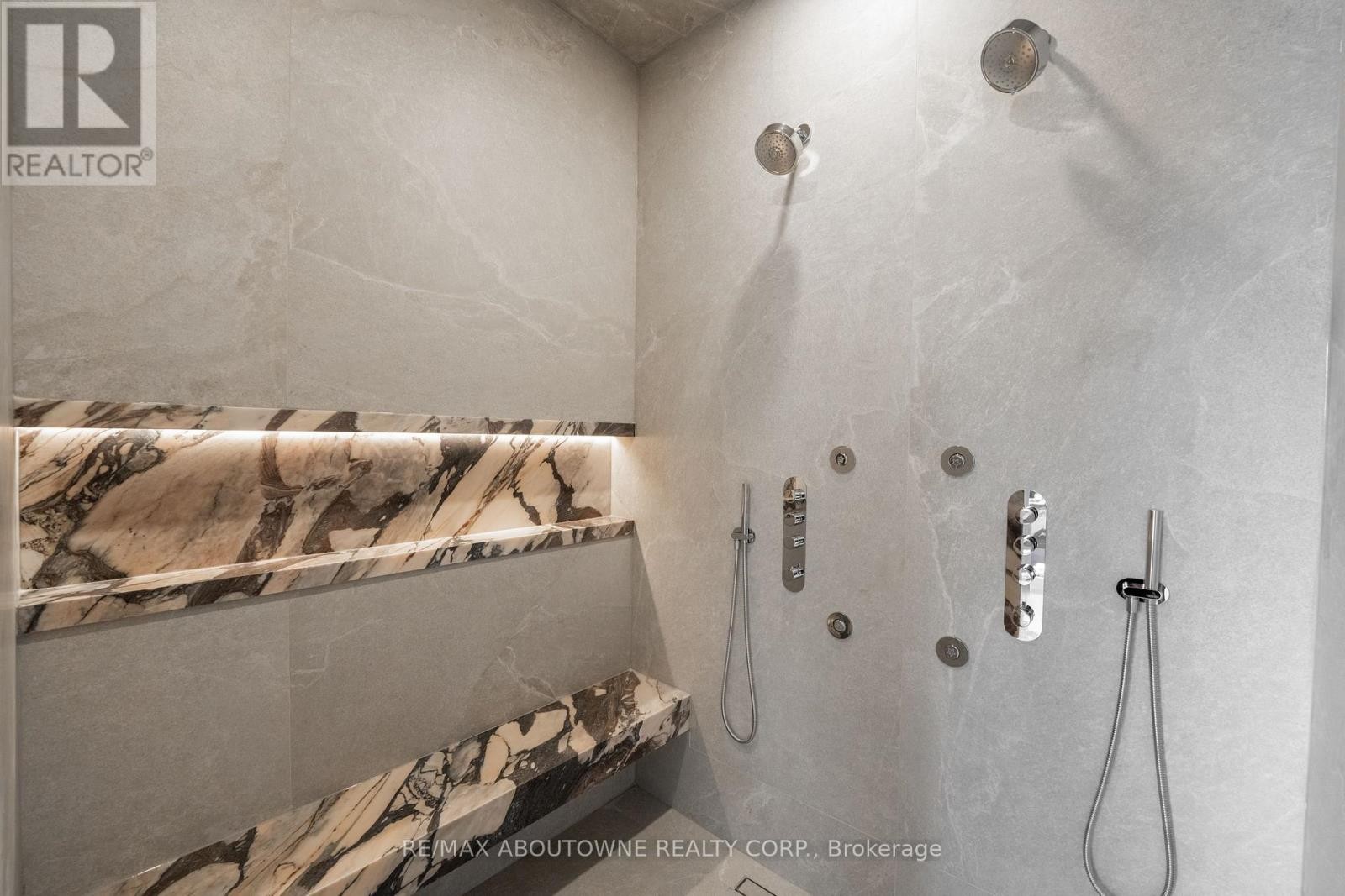 












146 THIRD LINE

,
Oakville (BR Bronte),




Ontario
L6L3Z8


