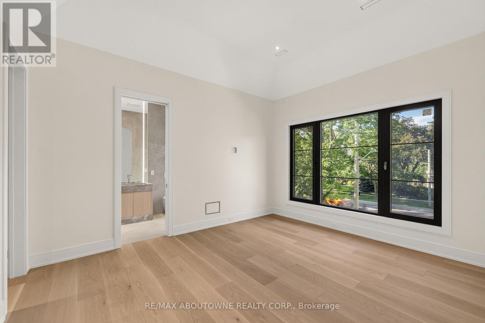 












146 THIRD LINE

,
Oakville (BR Bronte),




Ontario
L6L3Z8

