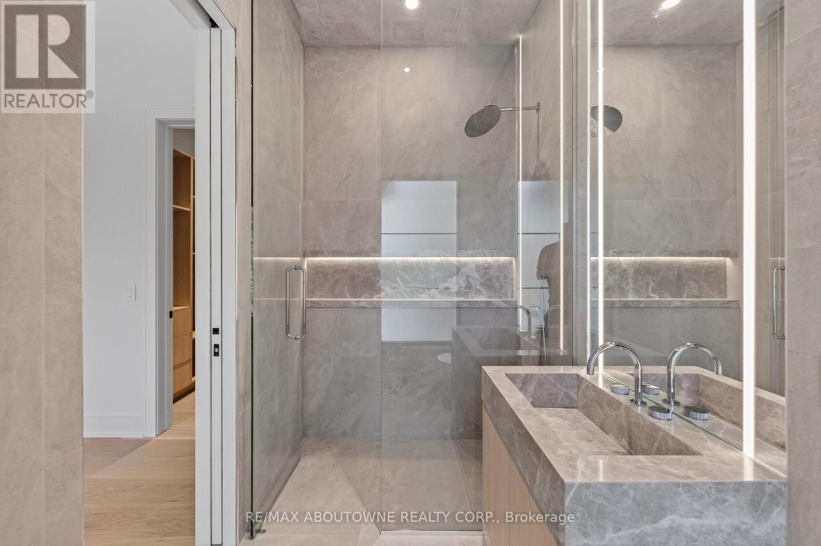 












146 THIRD LINE

,
Oakville (BR Bronte),




Ontario
L6L3Z8

