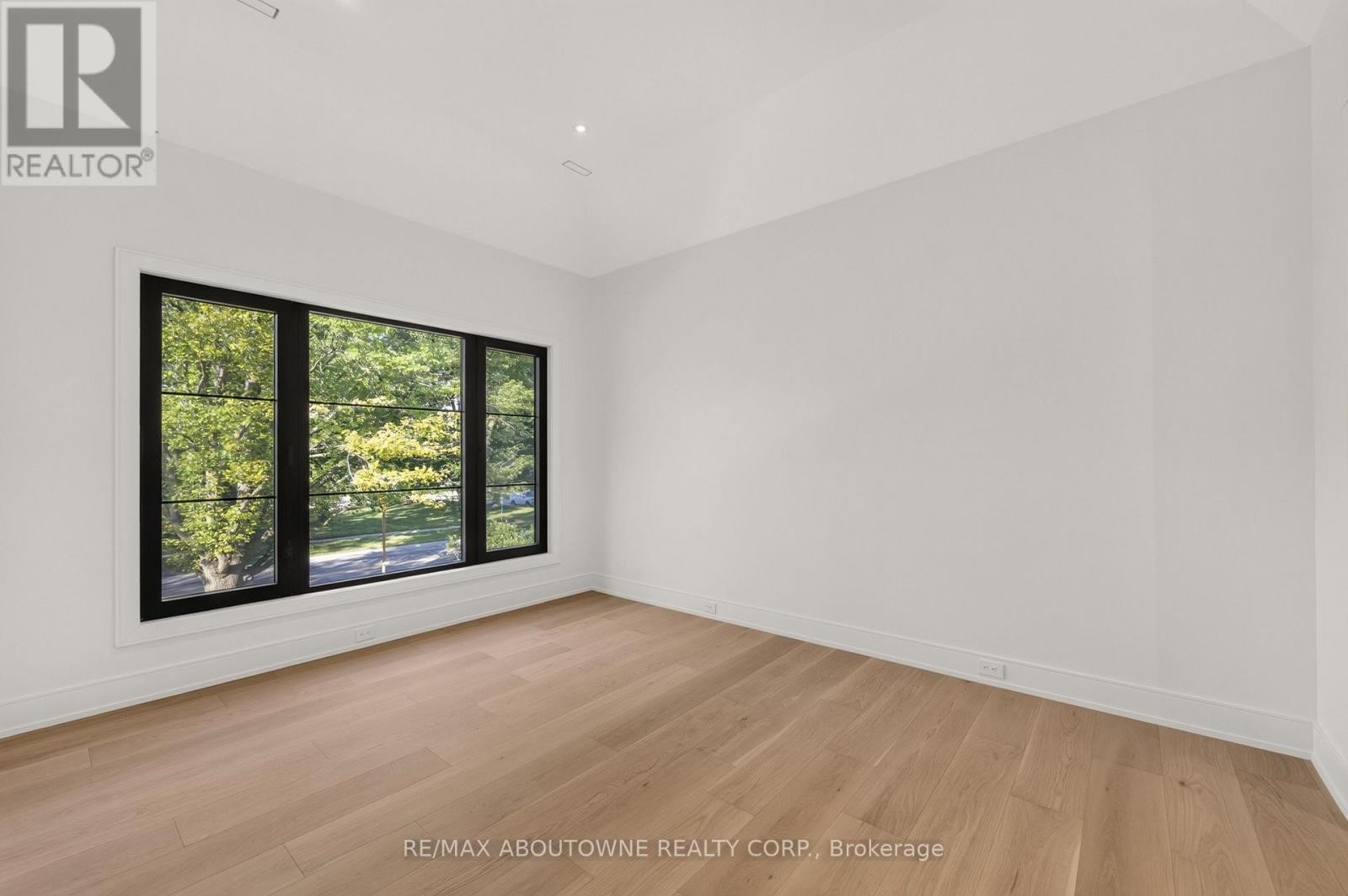 












146 THIRD LINE

,
Oakville (BR Bronte),




Ontario
L6L3Z8

