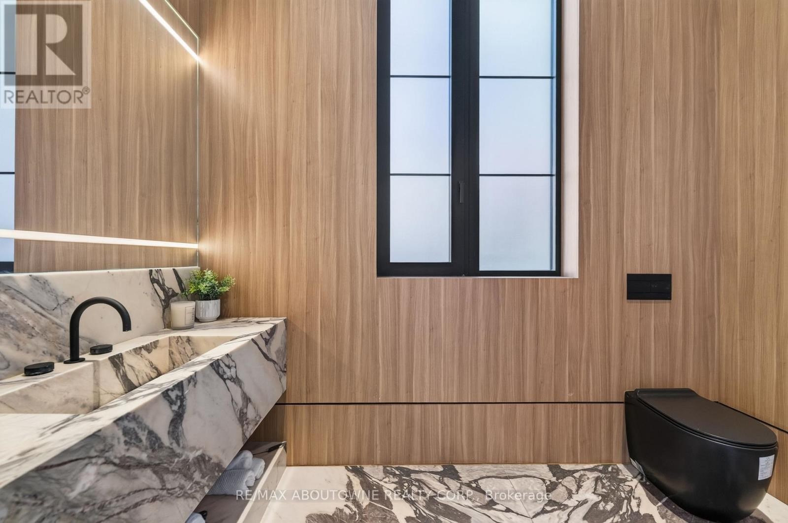 












146 THIRD LINE

,
Oakville (BR Bronte),




Ontario
L6L3Z8

