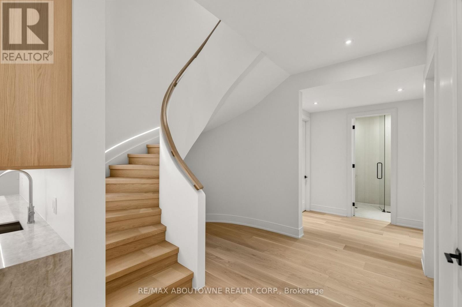 












146 THIRD LINE

,
Oakville (BR Bronte),




Ontario
L6L3Z8

