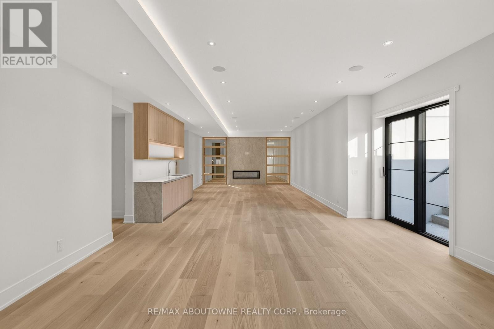 












146 THIRD LINE

,
Oakville (BR Bronte),




Ontario
L6L3Z8

