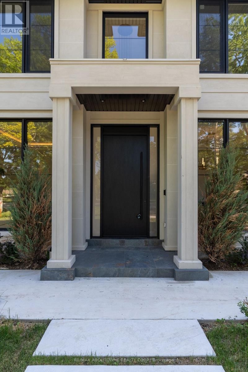 












146 THIRD LINE

,
Oakville (BR Bronte),




Ontario
L6L3Z8

