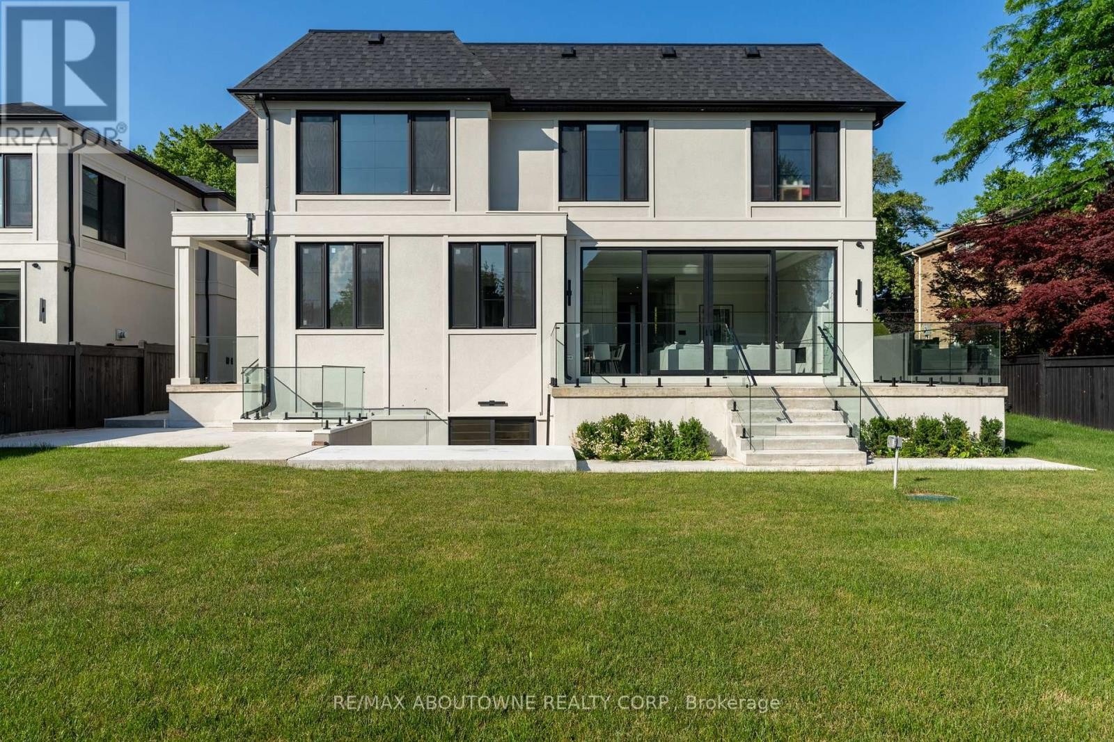












146 THIRD LINE

,
Oakville (BR Bronte),




Ontario
L6L3Z8

