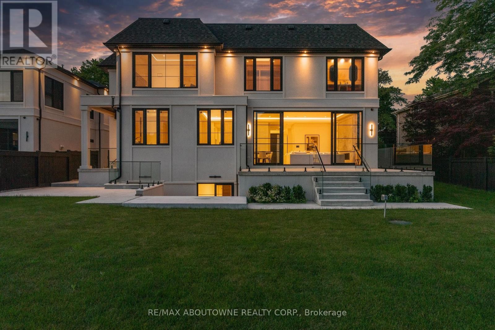 












146 THIRD LINE

,
Oakville (BR Bronte),




Ontario
L6L3Z8

