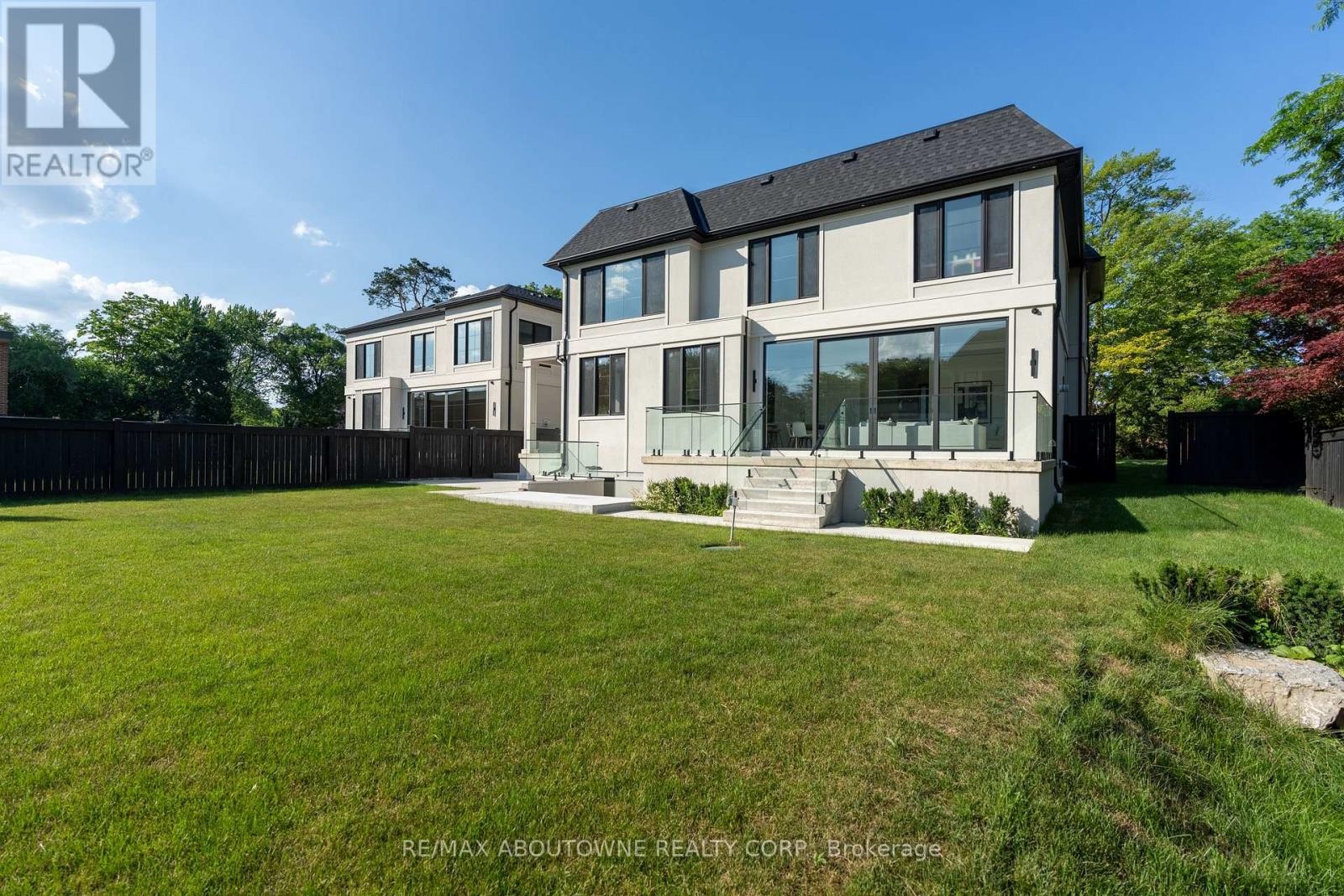 












146 THIRD LINE

,
Oakville (BR Bronte),




Ontario
L6L3Z8

