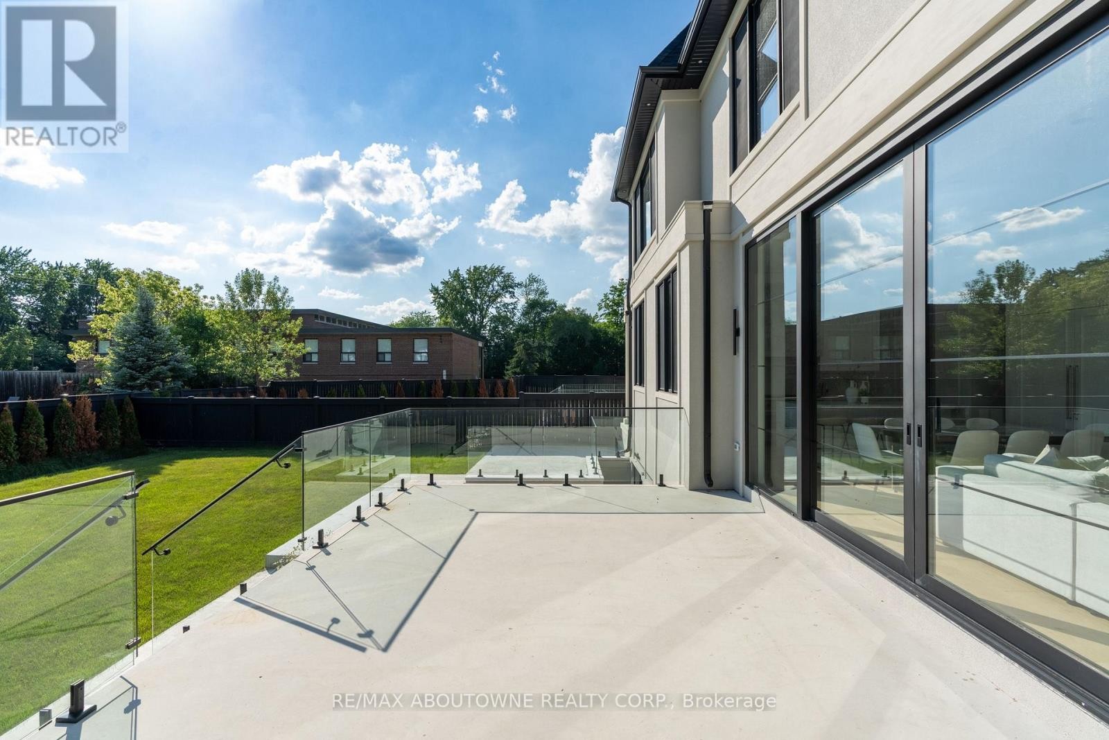 












146 THIRD LINE

,
Oakville (BR Bronte),




Ontario
L6L3Z8

