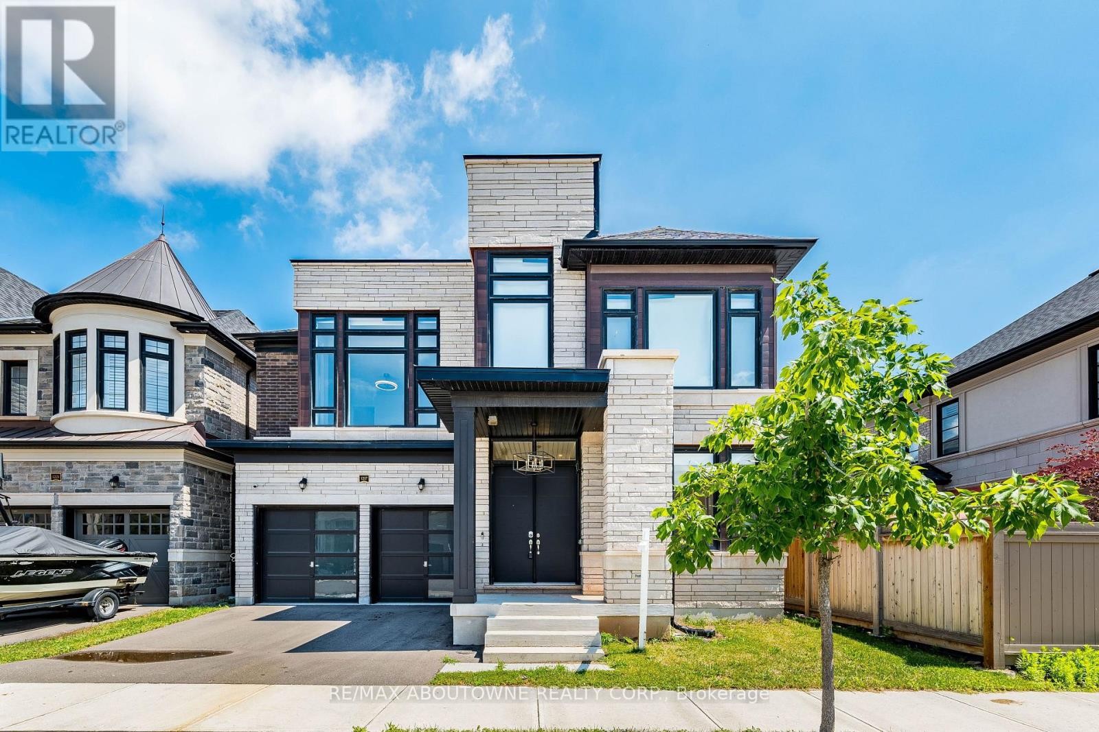 












1217 IRONBRIDGE ROAD

,
Oakville (GA Glen Abbey),




Ontario
L6M5M5

