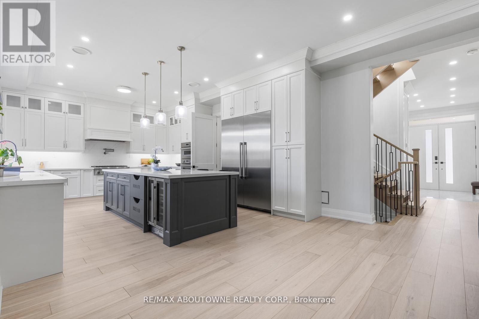 












455 SAMFORD PLACE

,
Oakville (WO West),




Ontario
L6L4E7


