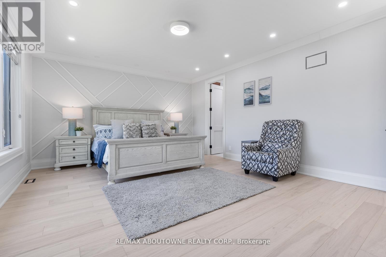 












455 SAMFORD PLACE

,
Oakville (WO West),




Ontario
L6L4E7

