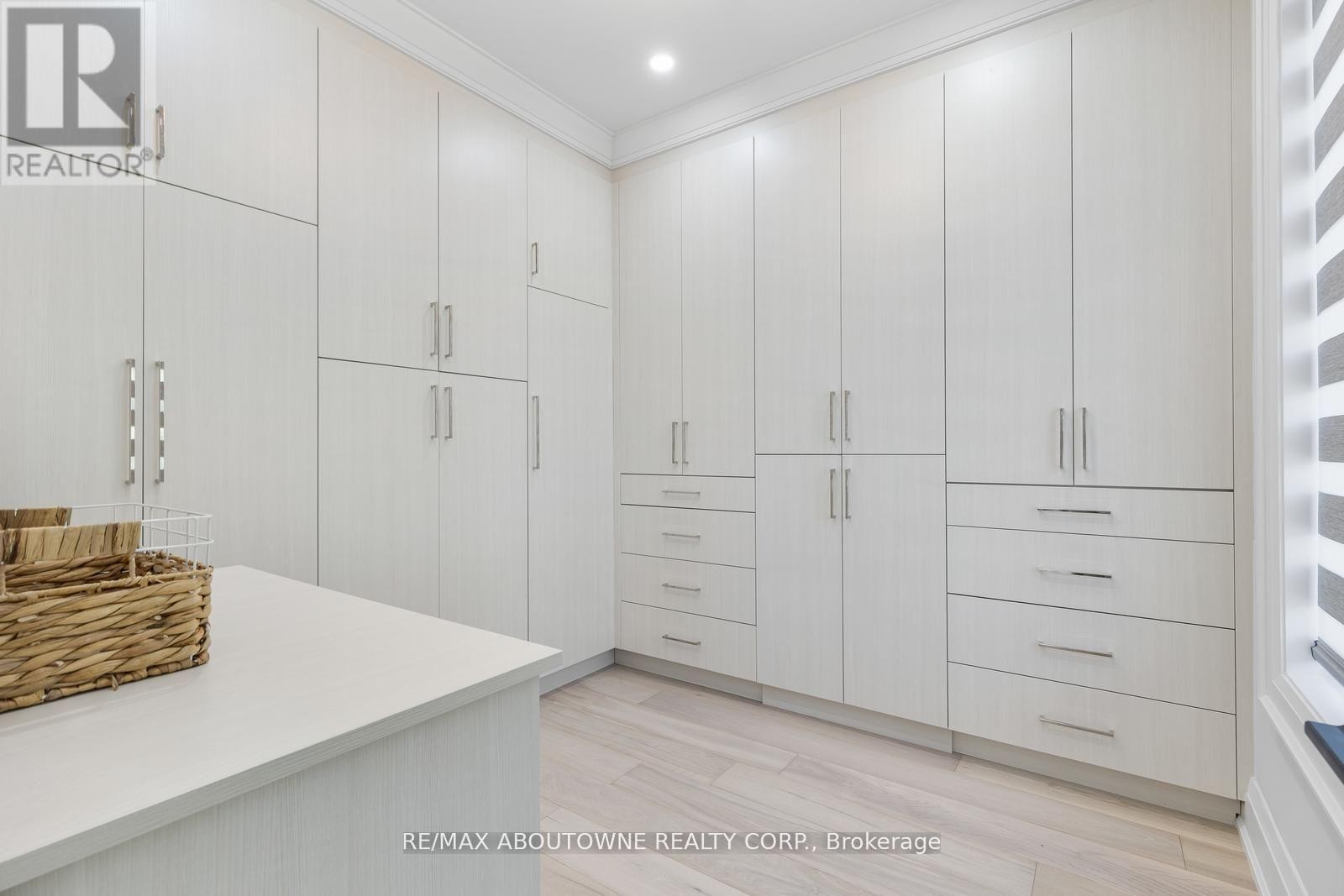 












455 SAMFORD PLACE

,
Oakville (WO West),




Ontario
L6L4E7

