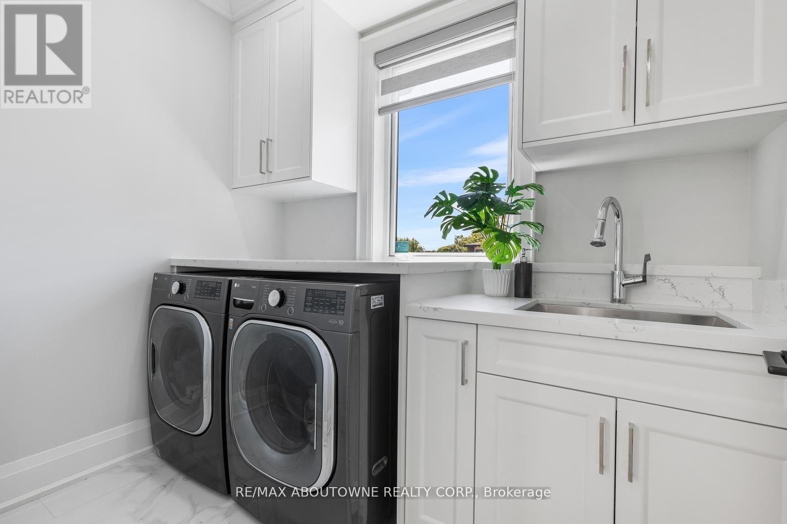 












455 SAMFORD PLACE

,
Oakville (WO West),




Ontario
L6L4E7

