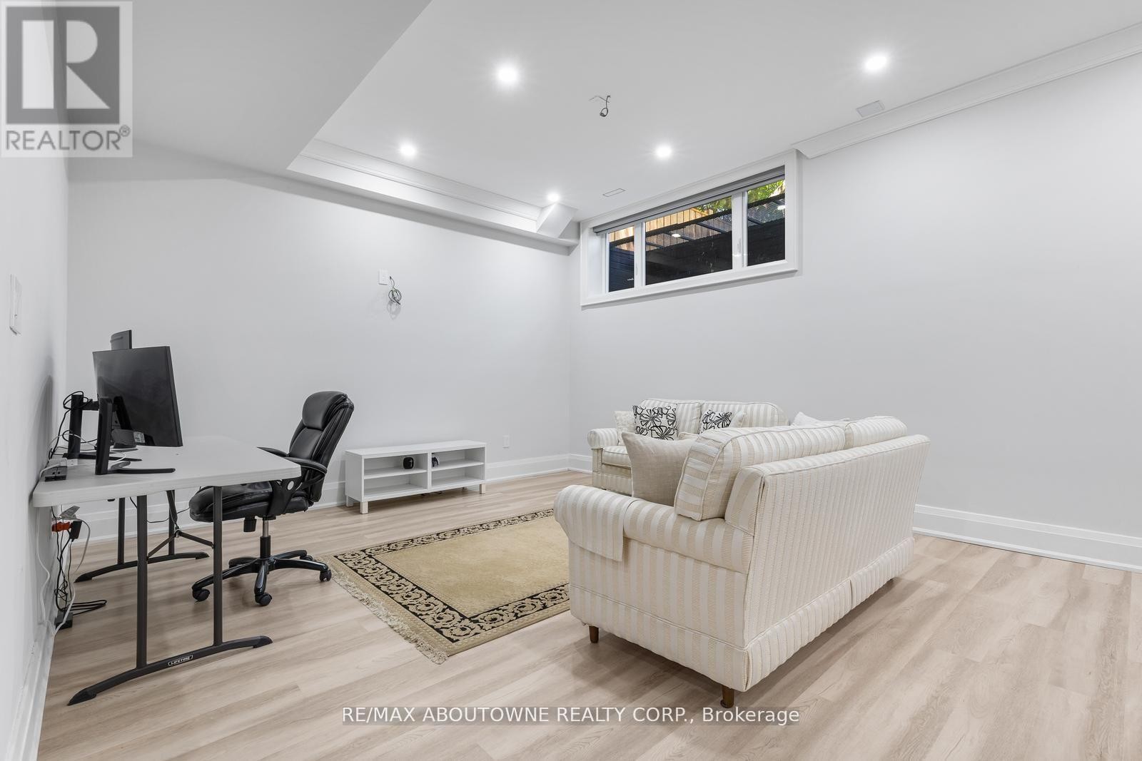 












455 SAMFORD PLACE

,
Oakville (WO West),




Ontario
L6L4E7

