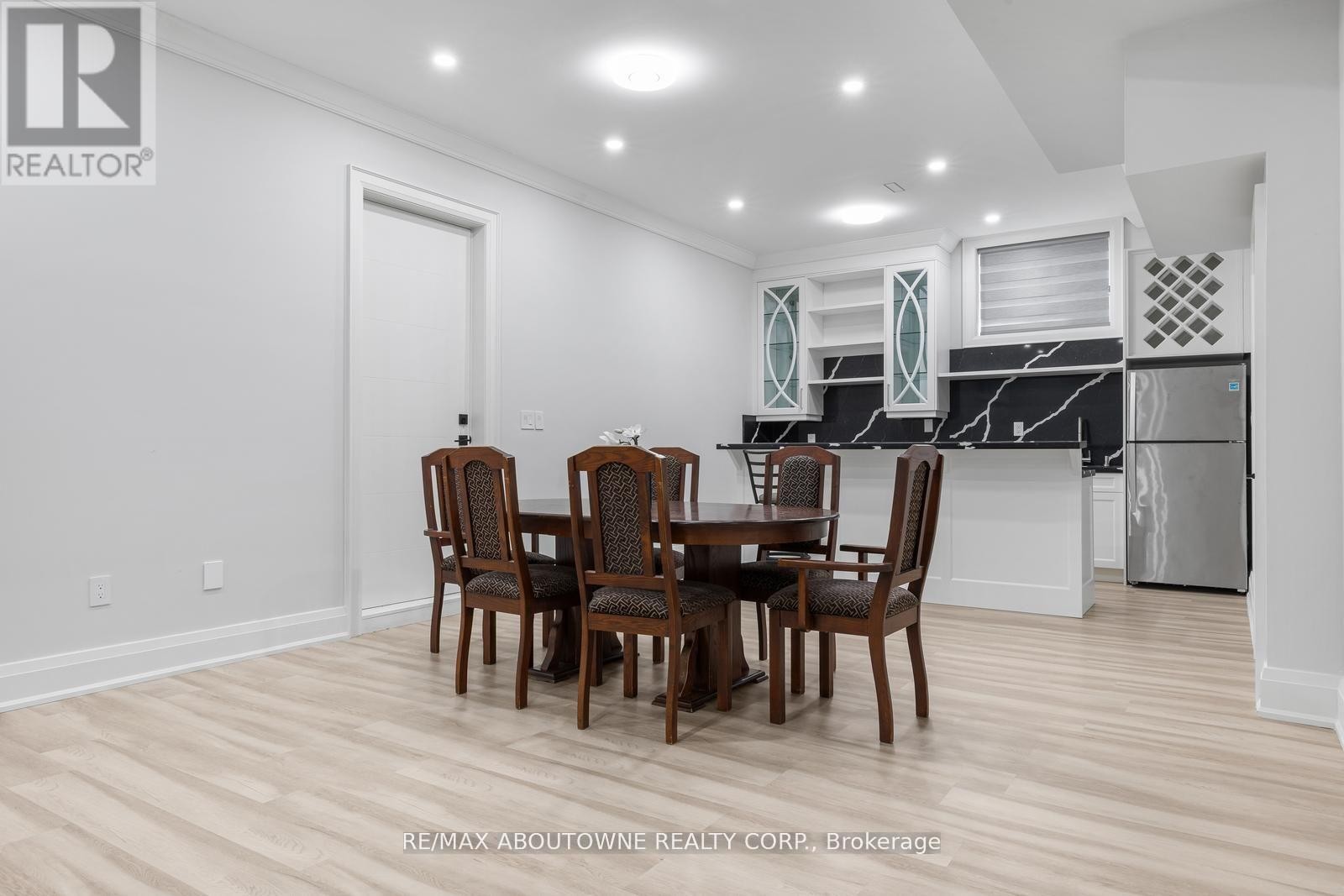 












455 SAMFORD PLACE

,
Oakville (WO West),




Ontario
L6L4E7

