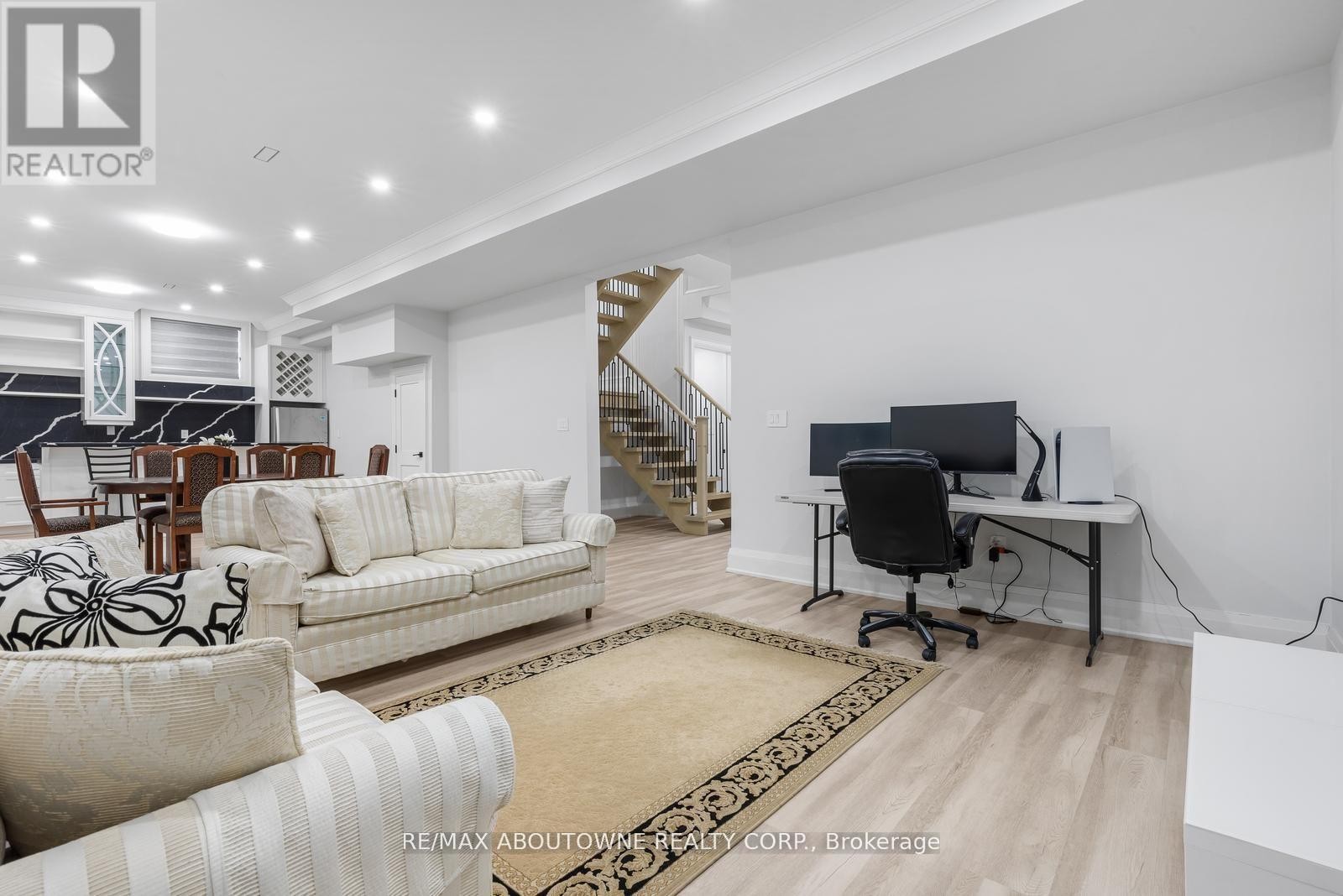 












455 SAMFORD PLACE

,
Oakville (WO West),




Ontario
L6L4E7


