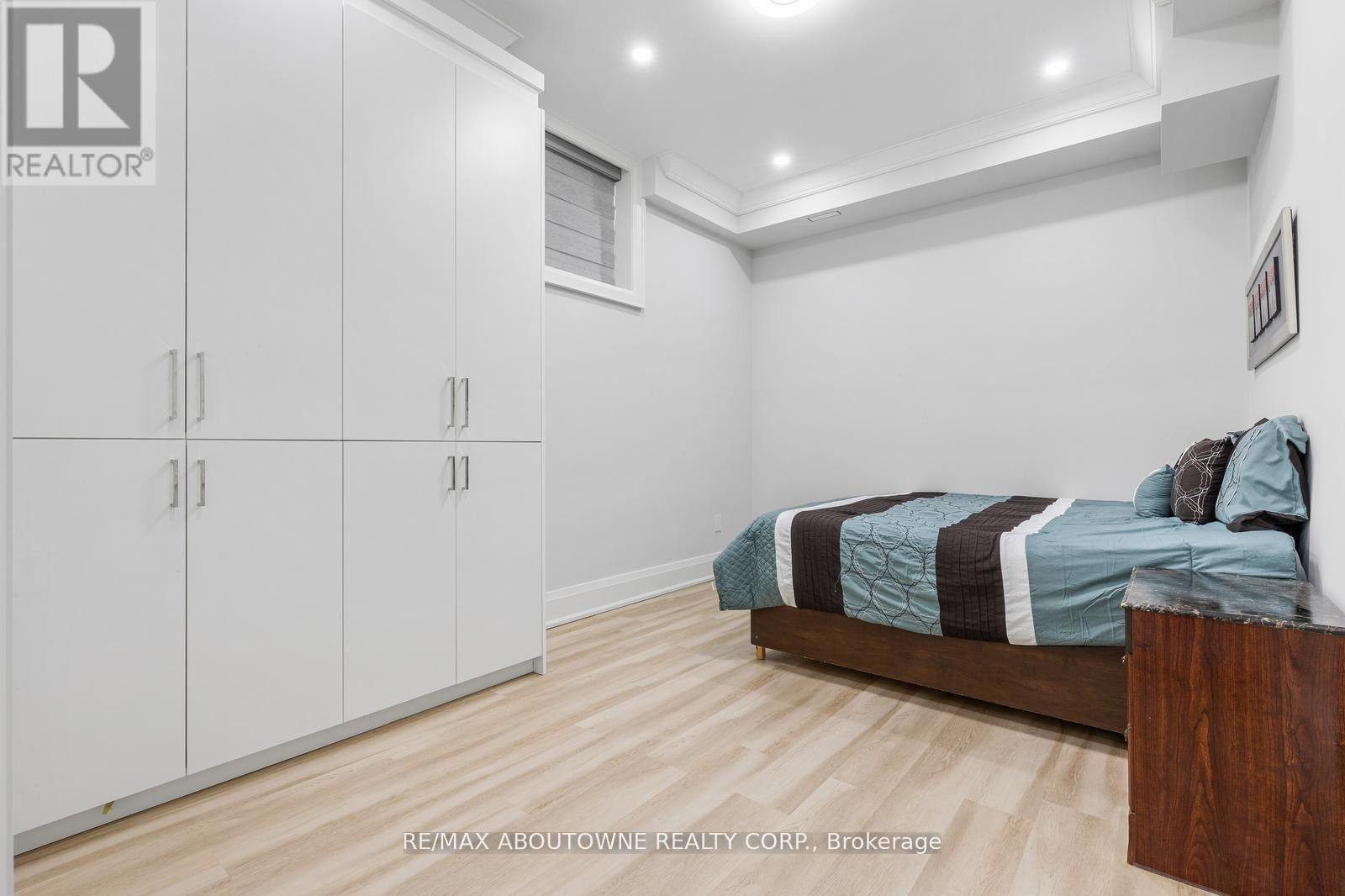 












455 SAMFORD PLACE

,
Oakville (WO West),




Ontario
L6L4E7


