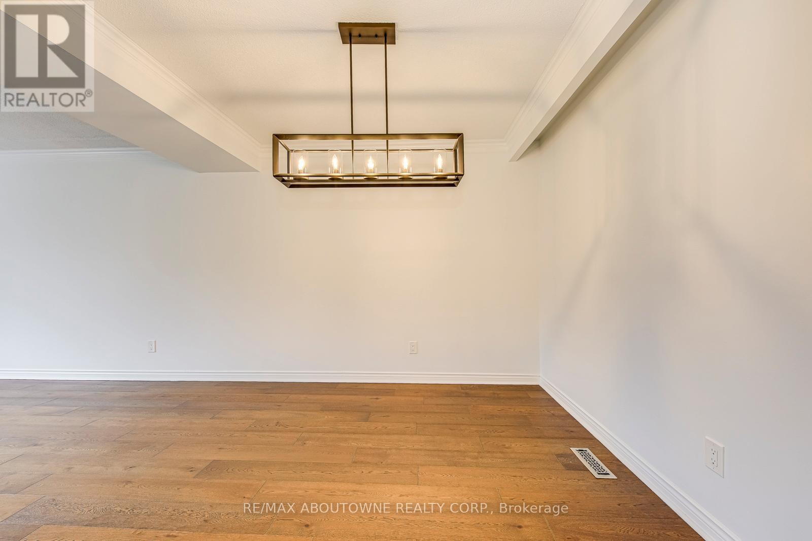 












2565 WINDJAMMER ROAD

,
Mississauga (Erin Mills),




Ontario
L5L1H7

